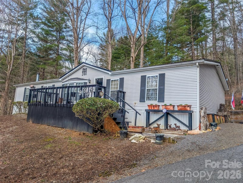 1372 Lickskillet Rd, Burnsville, NC 28714