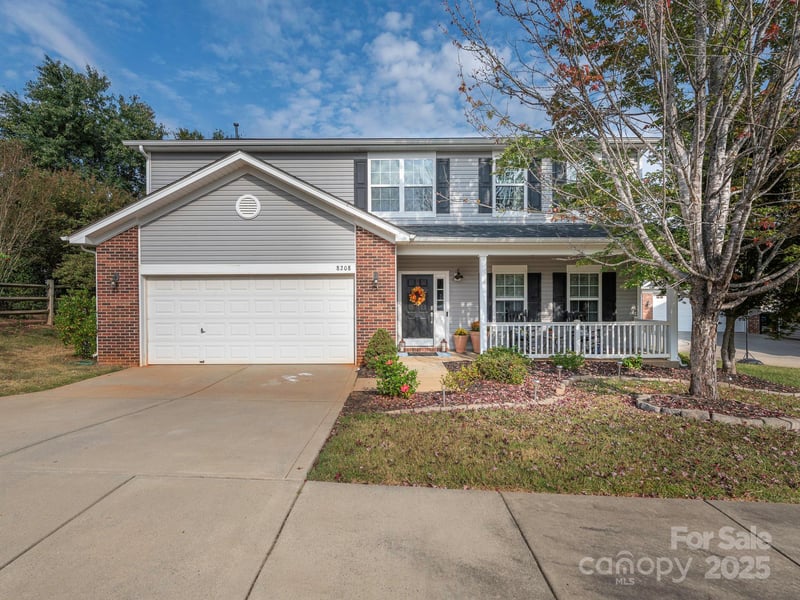 8208 Stourhead Gardens Ln, Waxhaw, NC 28173