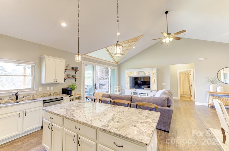 597 Aiken Rd, Asheville, NC 28804