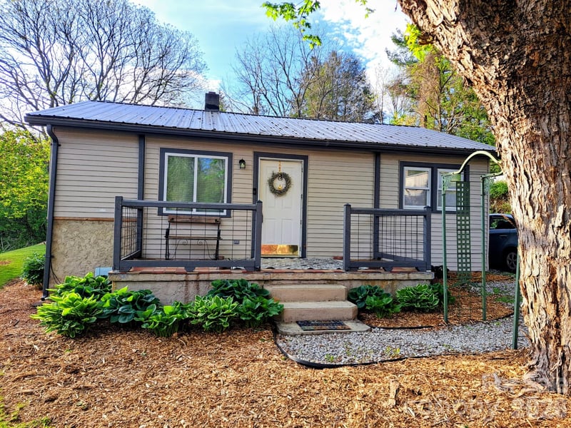 8 Linda Vista Dr, Asheville, NC 28806