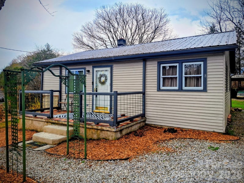 8 Linda Vista Dr, Asheville, NC 28806