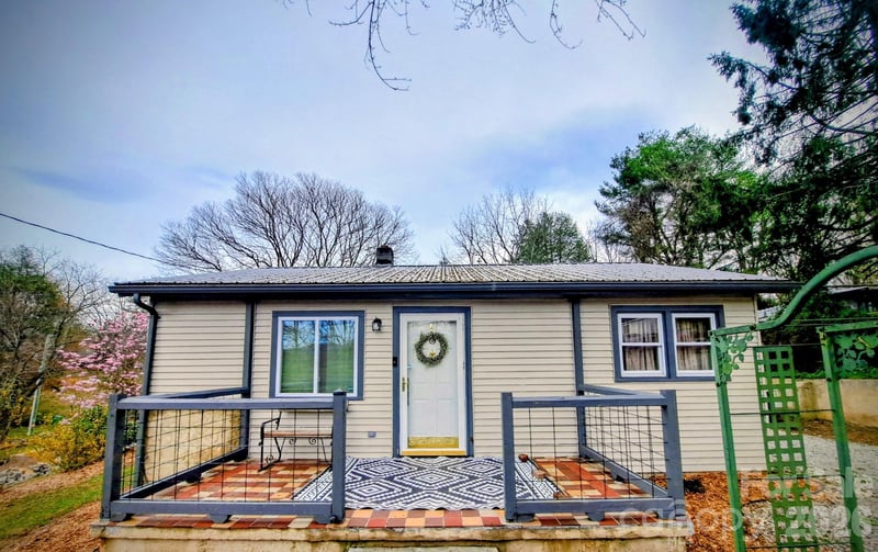 8 Linda Vista Dr, Asheville, NC 28806