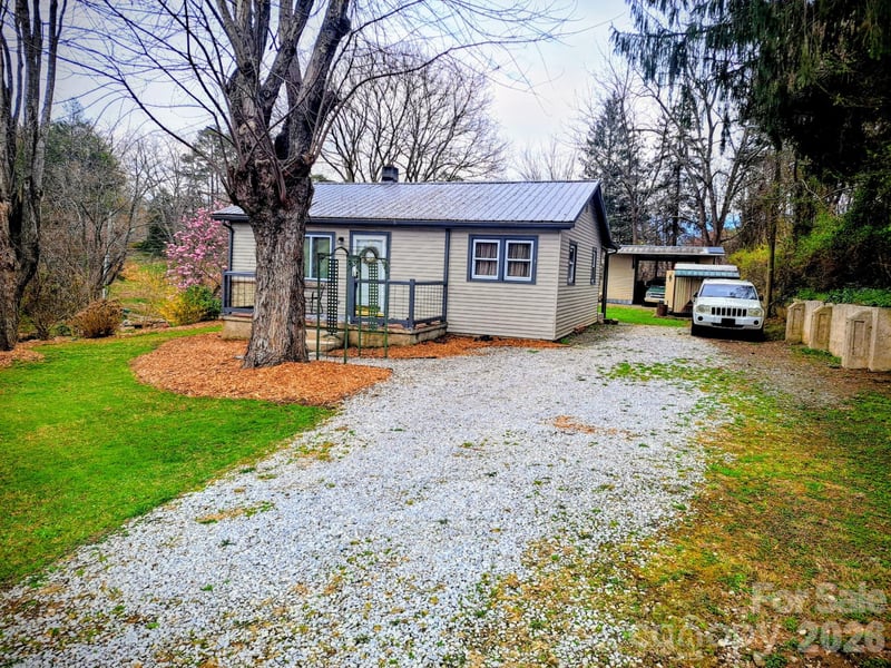 8 Linda Vista Dr, Asheville, NC 28806