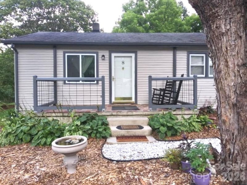 8 Linda Vista Dr, Asheville, NC 28806
