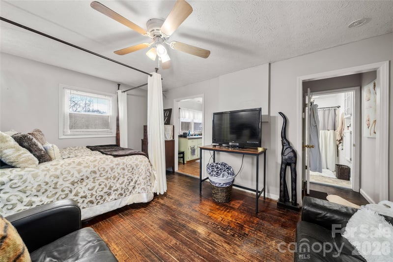 8 Linda Vista Dr, Asheville, NC 28806