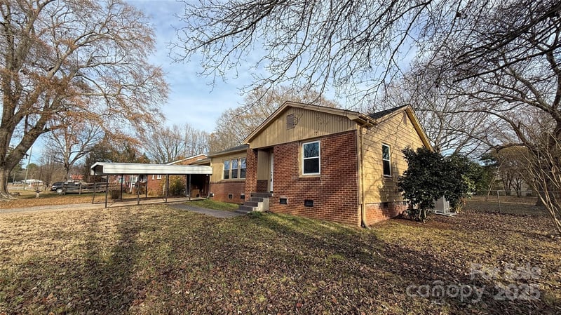 809 Howard St, Shelby, NC 28152