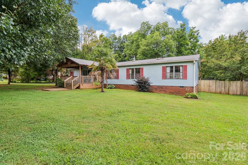 122 Main St, New London, NC 28127