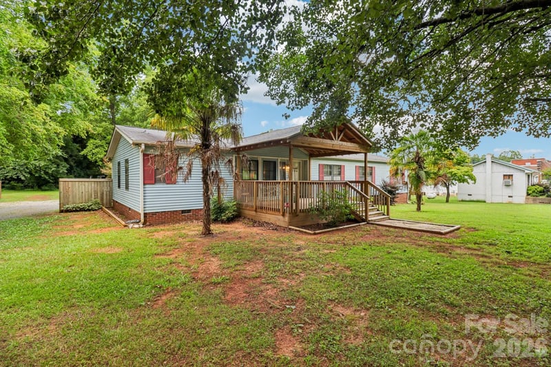 122 Main St, New London, NC 28127