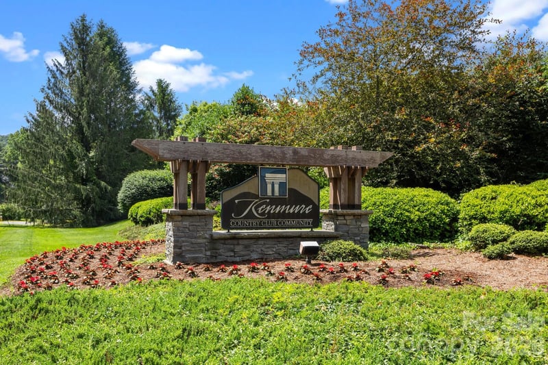 360 Kenmure Dr, Flat Rock, NC 28731