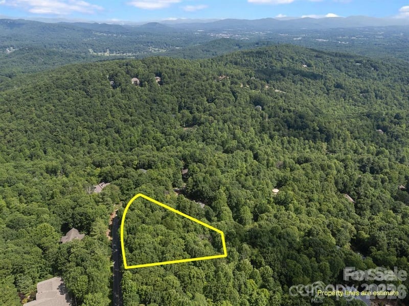 360 Kenmure Dr, Flat Rock, NC 28731