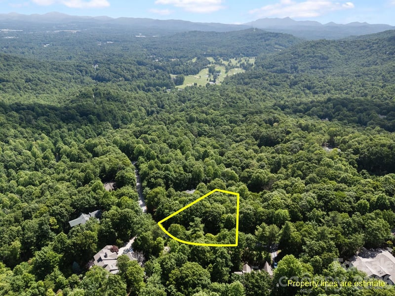 360 Kenmure Dr, Flat Rock, NC 28731