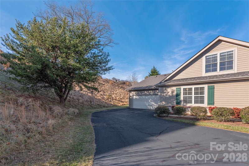 122 Outlook Cir, Swannanoa, NC 28778