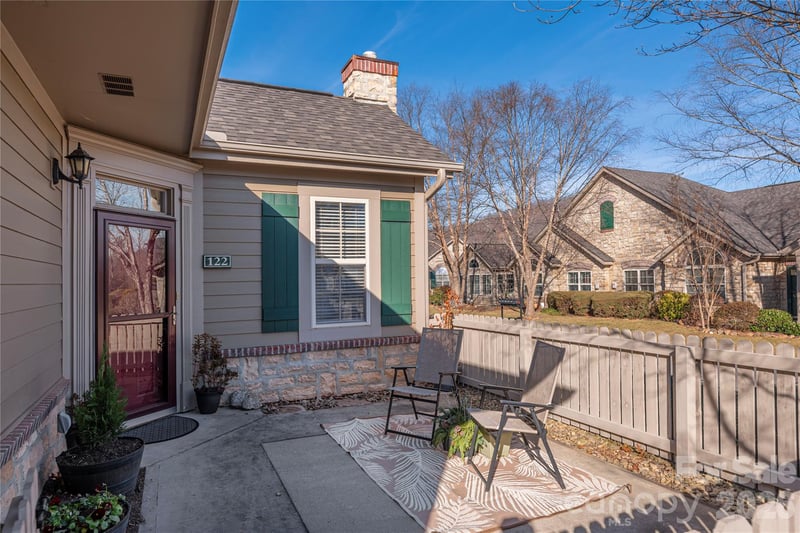 122 Outlook Cir, Swannanoa, NC 28778