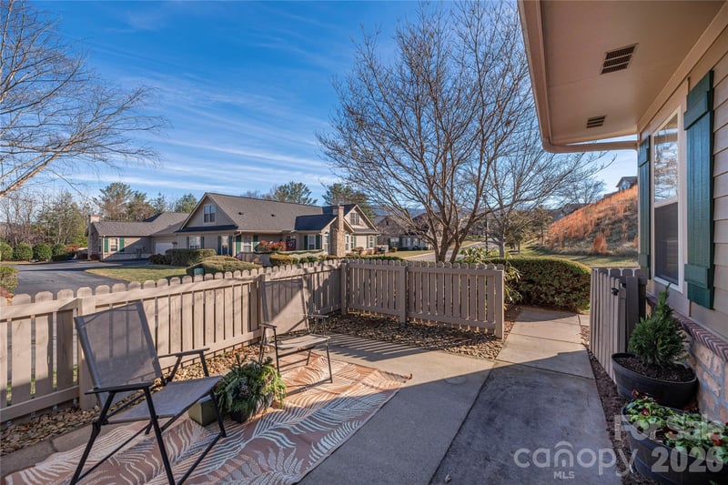 122 Outlook Cir, Swannanoa, NC 28778