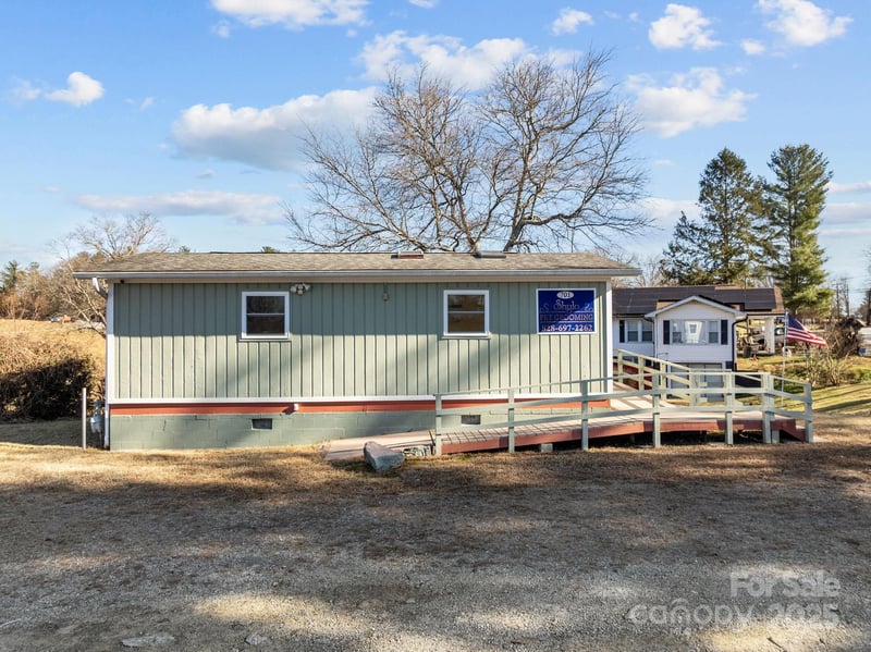 701 Dana Rd, Hendersonville, NC 28792