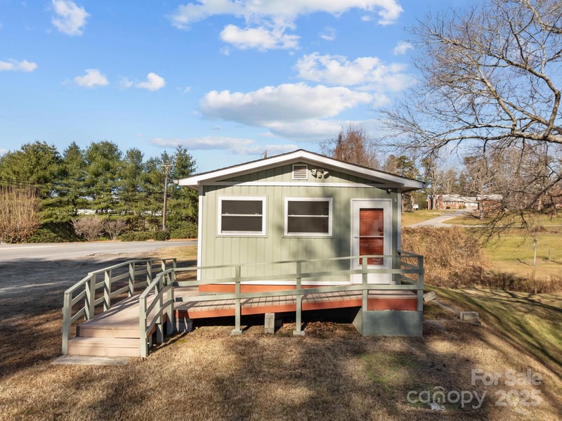 701 Dana Rd, Hendersonville, NC 28792