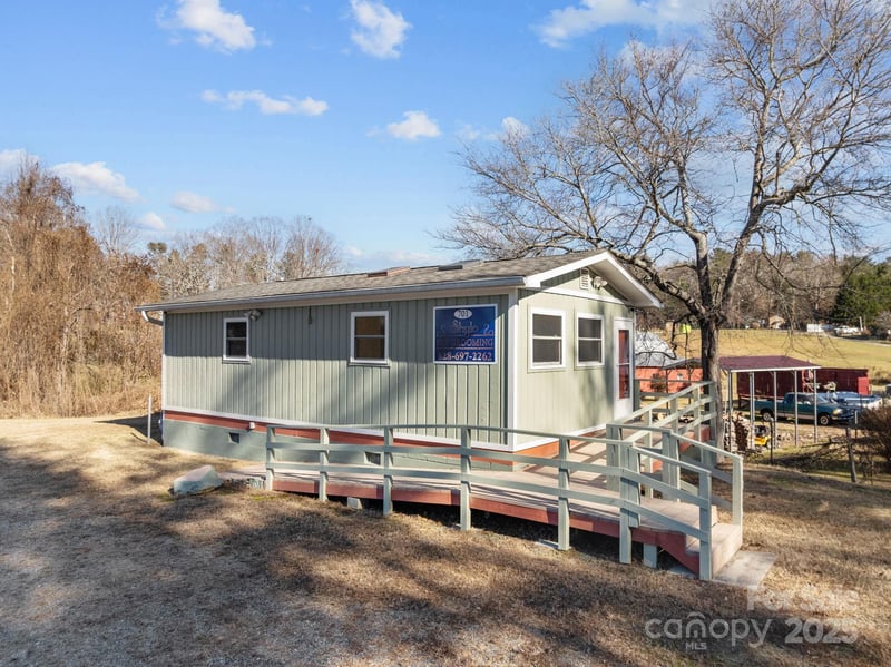 701 Dana Rd, Hendersonville, NC 28792