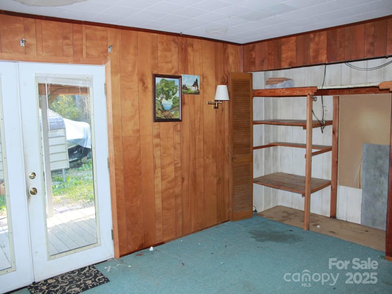 709 Wickins Dr, Hendersonville, NC 28791