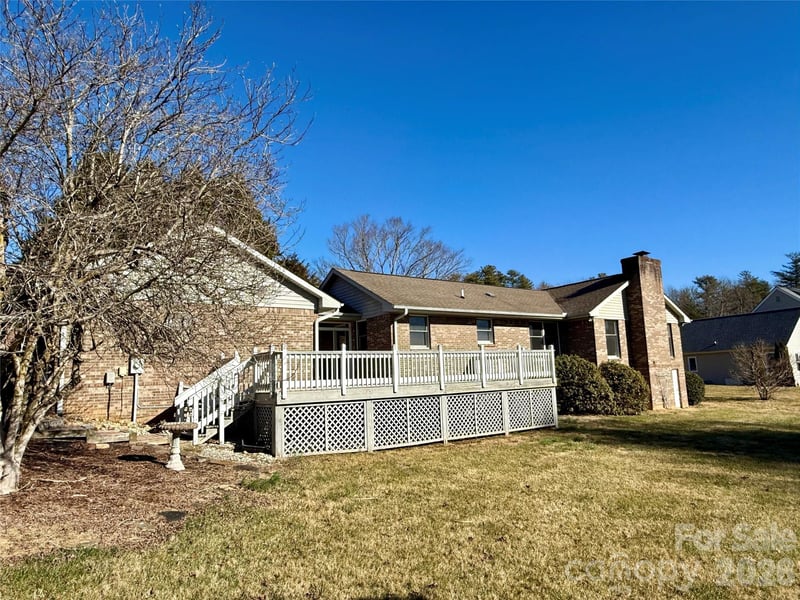 2001 Plum Tree Ln, Hendersonville, NC 28739