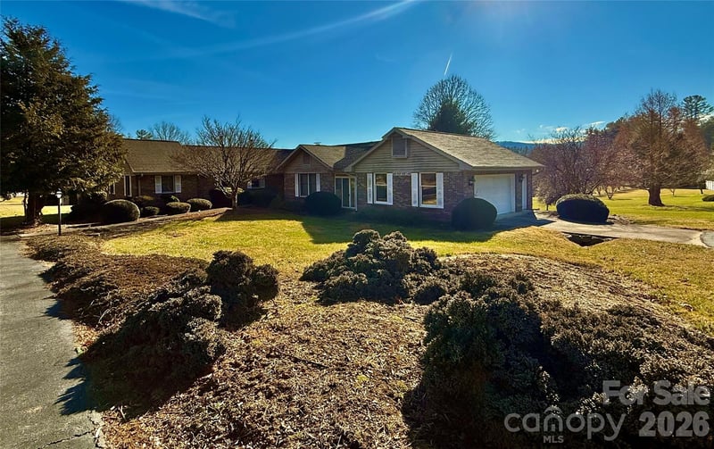 2001 Plum Tree Ln, Hendersonville, NC 28739