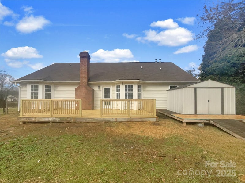 121 Shining Armor Ct, Mooresville, NC 28117