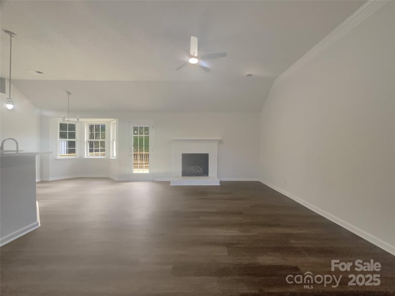 121 Shining Armor Ct, Mooresville, NC 28117