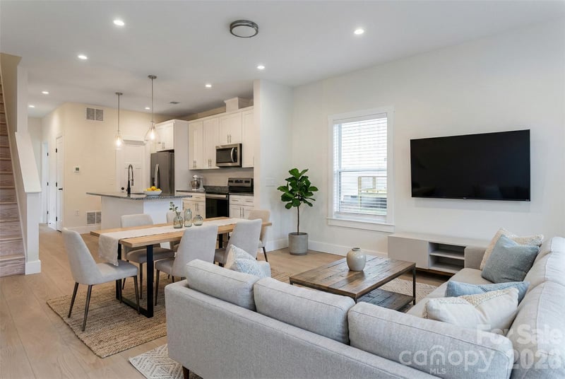 10 Wyndom Ln, Asheville, NC 28805