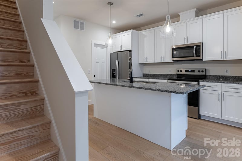 10 Wyndom Ln, Asheville, NC 28805