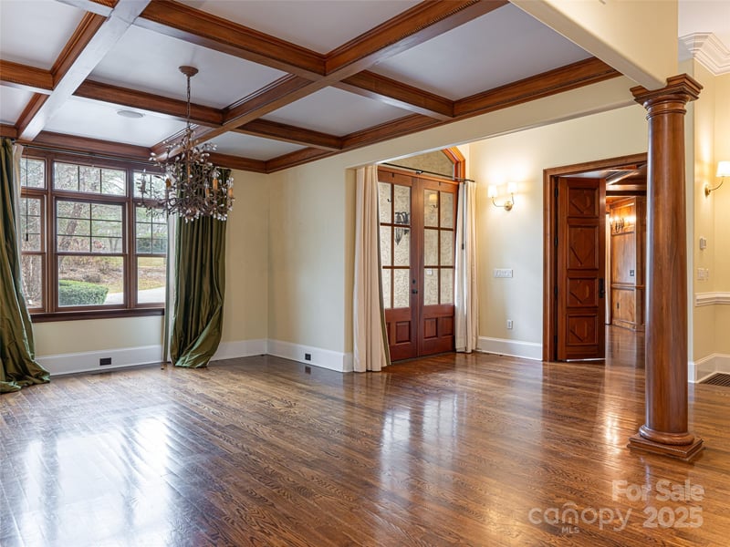 10 Walnut Ln, Fletcher, NC 28732