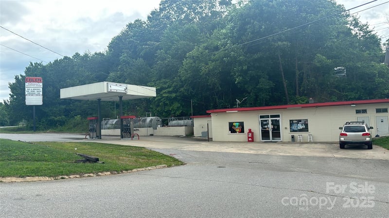 2891 Pisgah Dr, Canton, NC 28716