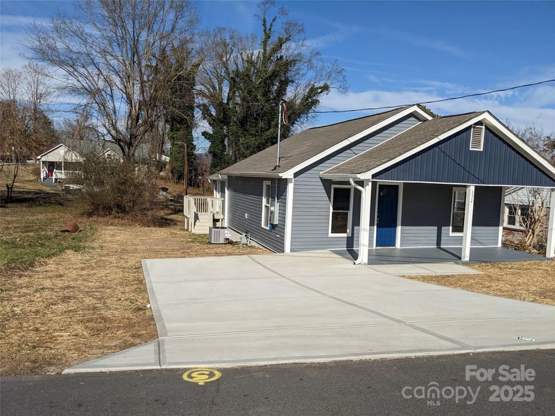332 Arlington Cir, Lenoir, NC 28645