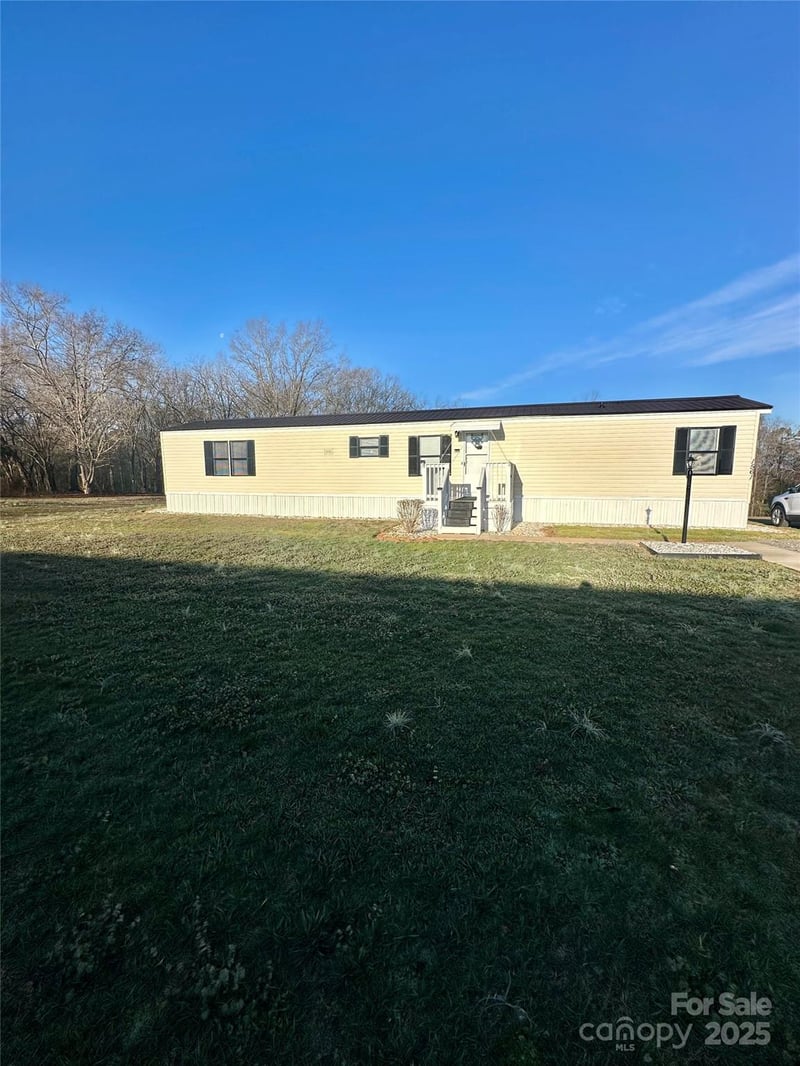 1557 Autumn Ln, Lincolnton, NC 28092
