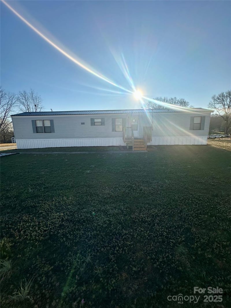 1557 Autumn Ln, Lincolnton, NC 28092
