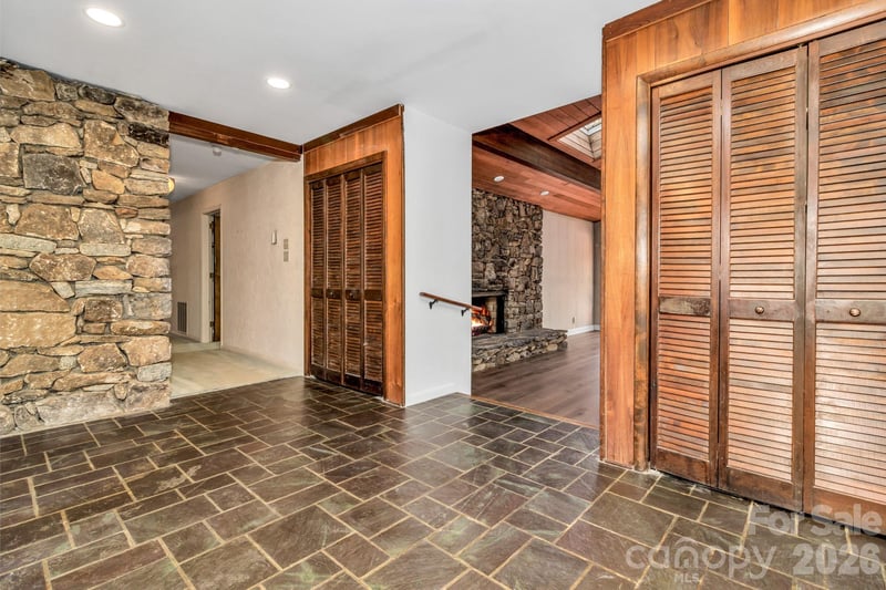 3 Frith Dr, Asheville, NC 28803