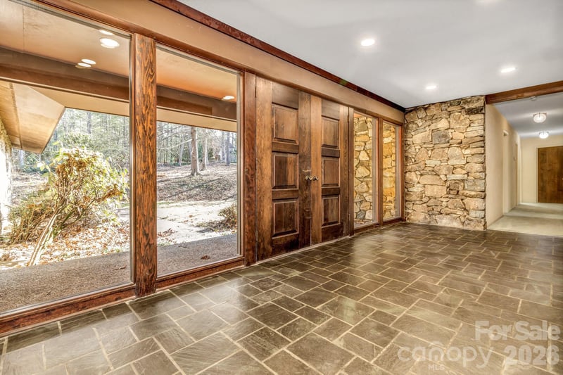 3 Frith Dr, Asheville, NC 28803