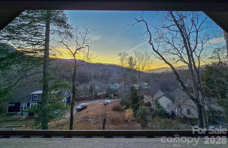 10 Mcmurray Ln, Black Mountain, NC 28711