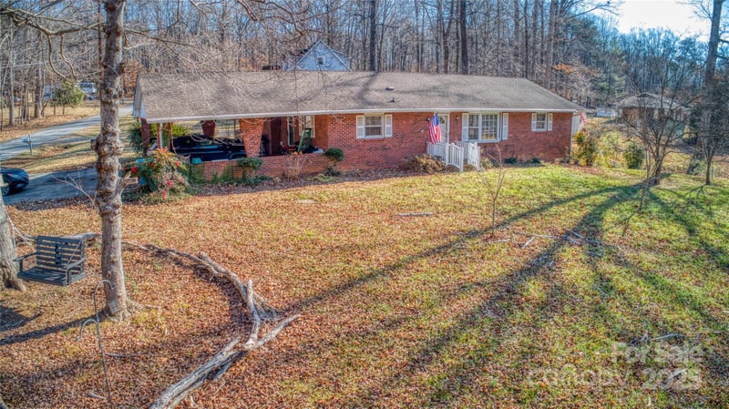 195 Claybon Dr, Advance, NC 27006