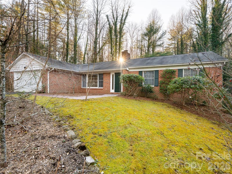 100 Wolf Shoals Dr, Hendersonville, NC 28739