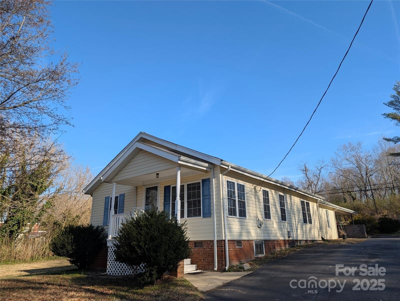 2507 Norwood St, Lenoir, NC 28645