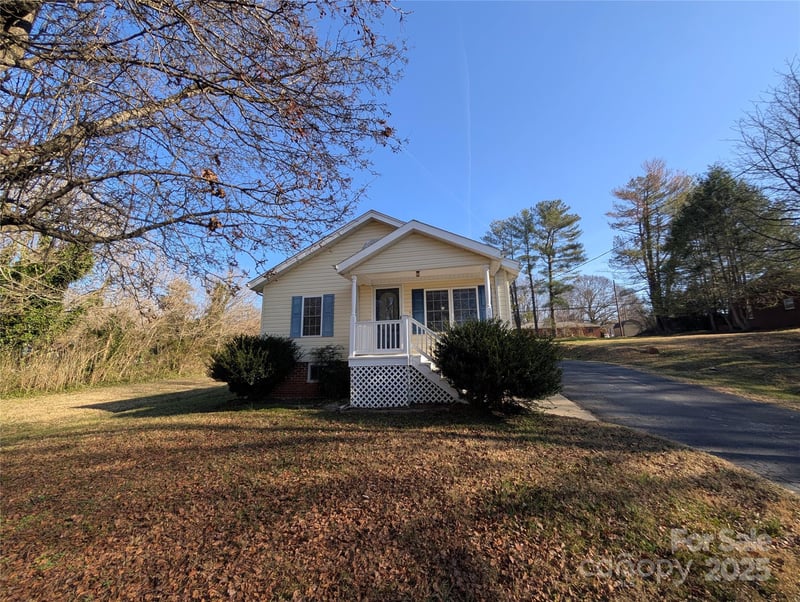 2507 Norwood St, Lenoir, NC 28645