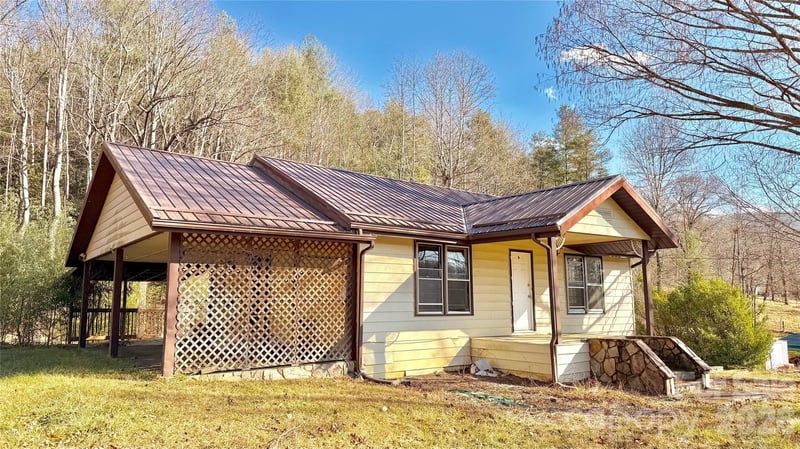 76 Ed Sneed Dr, Marion, NC 28752