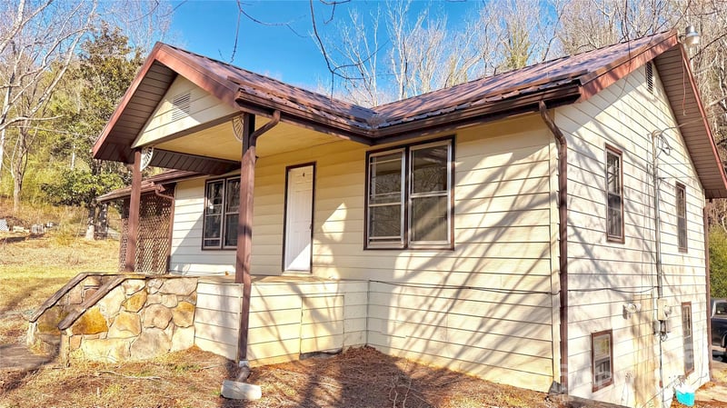 76 Ed Sneed Dr, Marion, NC 28752