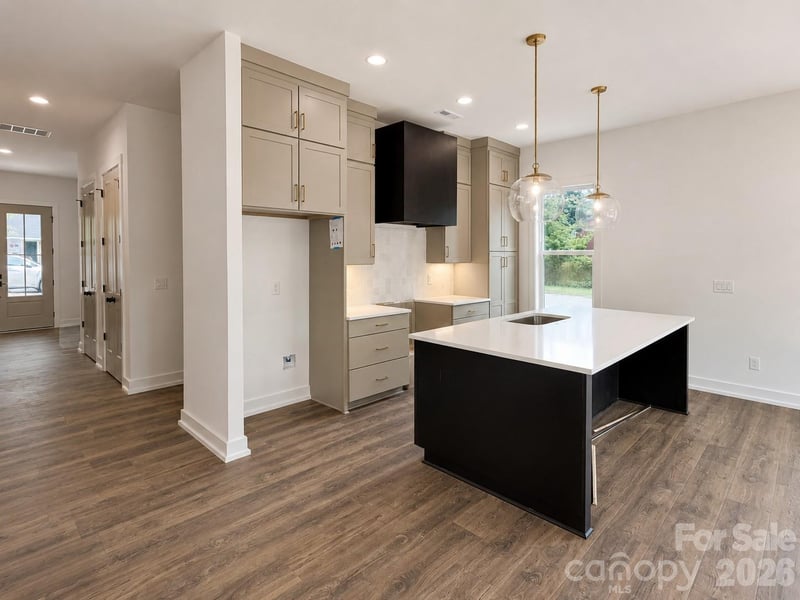 3926 Sarah Dr, Charlotte, NC 28217