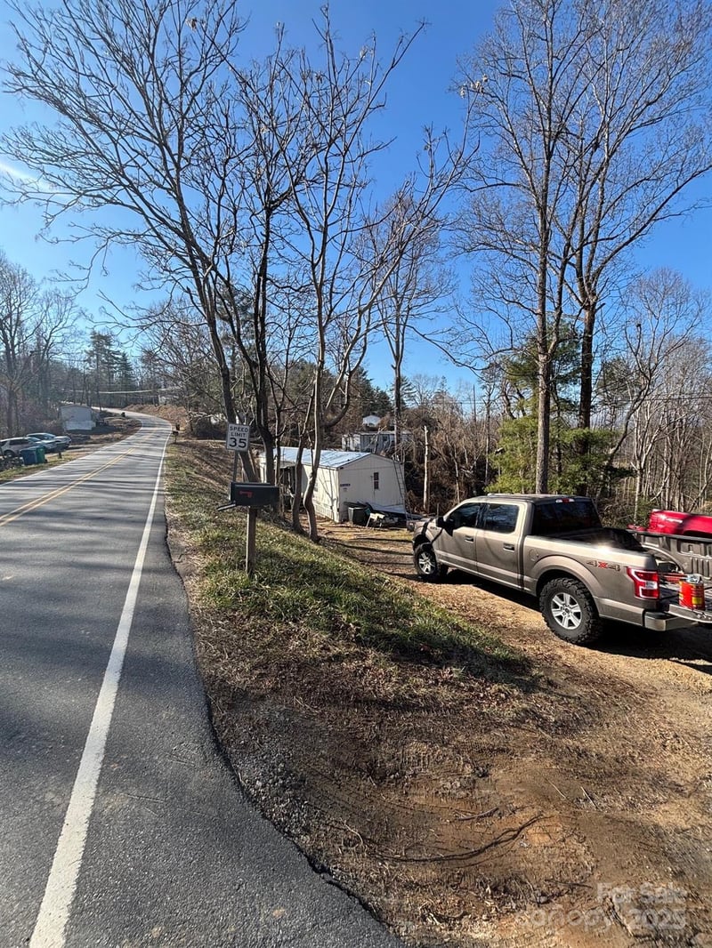 905 Hutch Mountain Rd, Fletcher, NC 28732