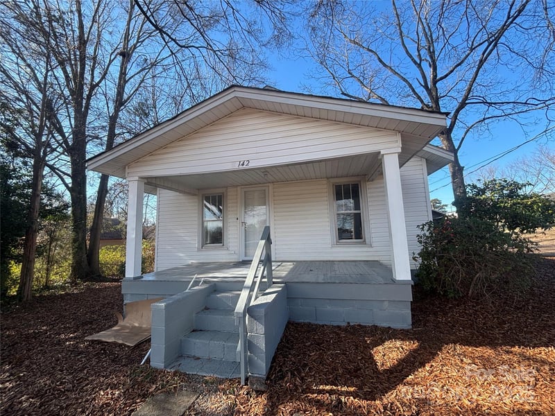 142 26th St, Hickory, NC 28602