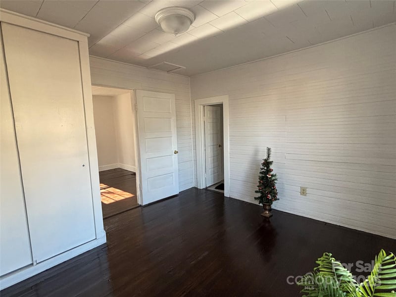 142 26th St, Hickory, NC 28602
