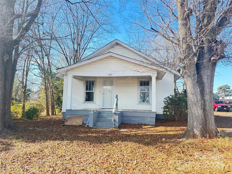 142 26th St, Hickory, NC 28602