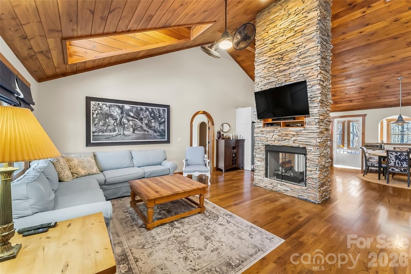 525 Mossy Oak Trl, Nebo, NC 28761