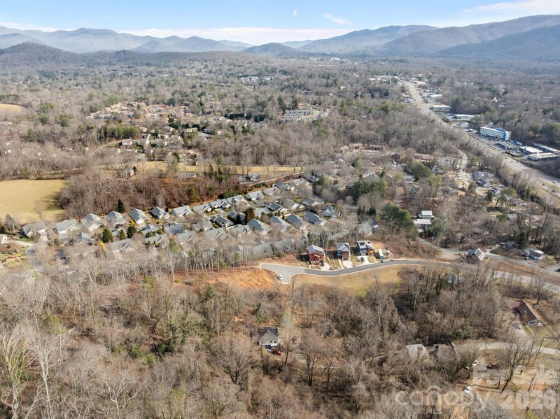 99999 Weaver Hill Rd, Asheville, NC 28805