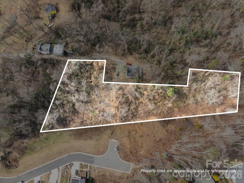 99999 Weaver Hill Rd, Asheville, NC 28805